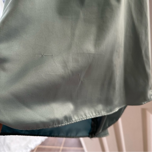 Beautiful Satin Blue Simply Vera Wang Tank Blouse Small - Picture 4 of 4